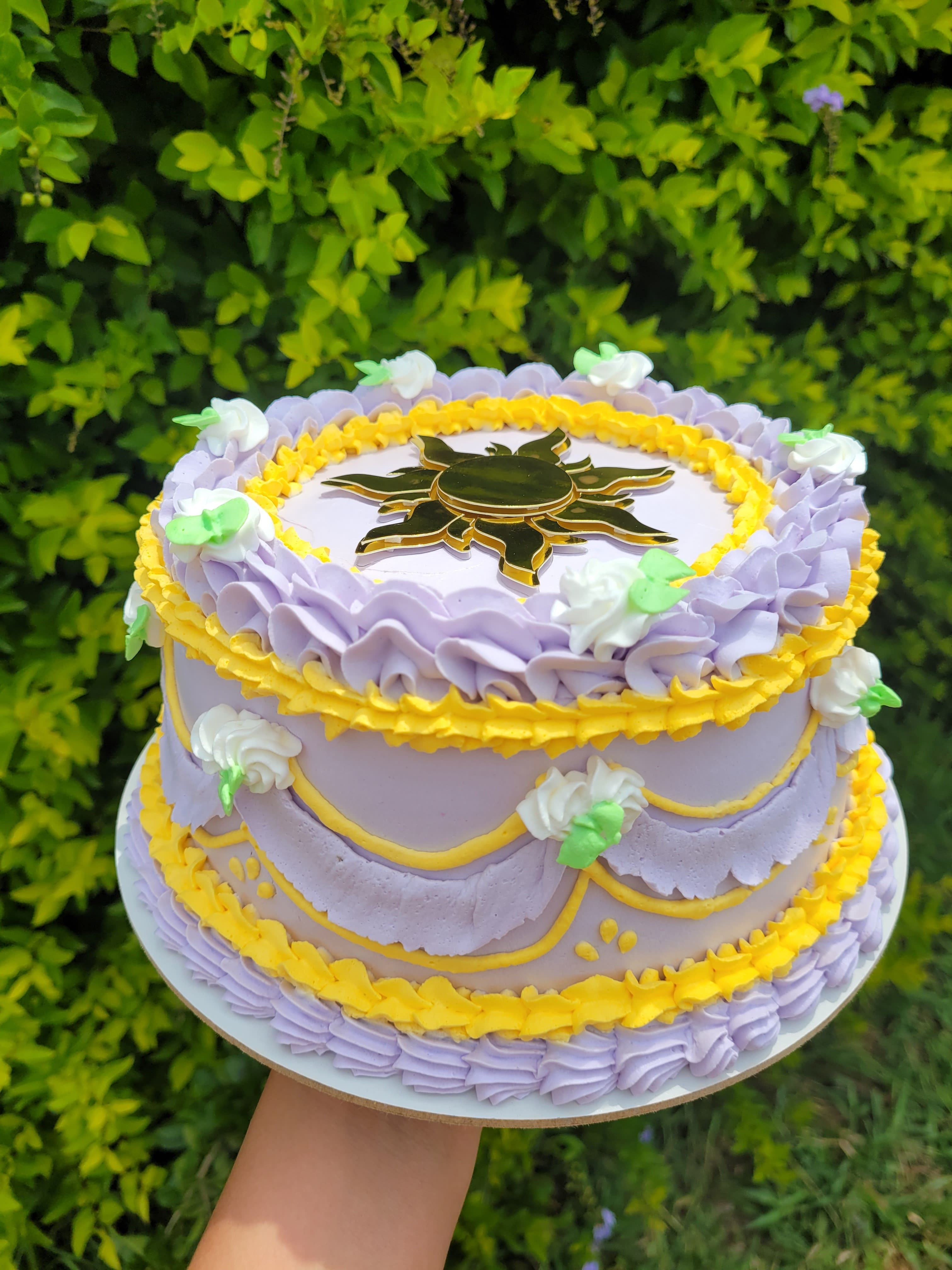 Bolo gourmet decorado com detalhes Ceci Doces