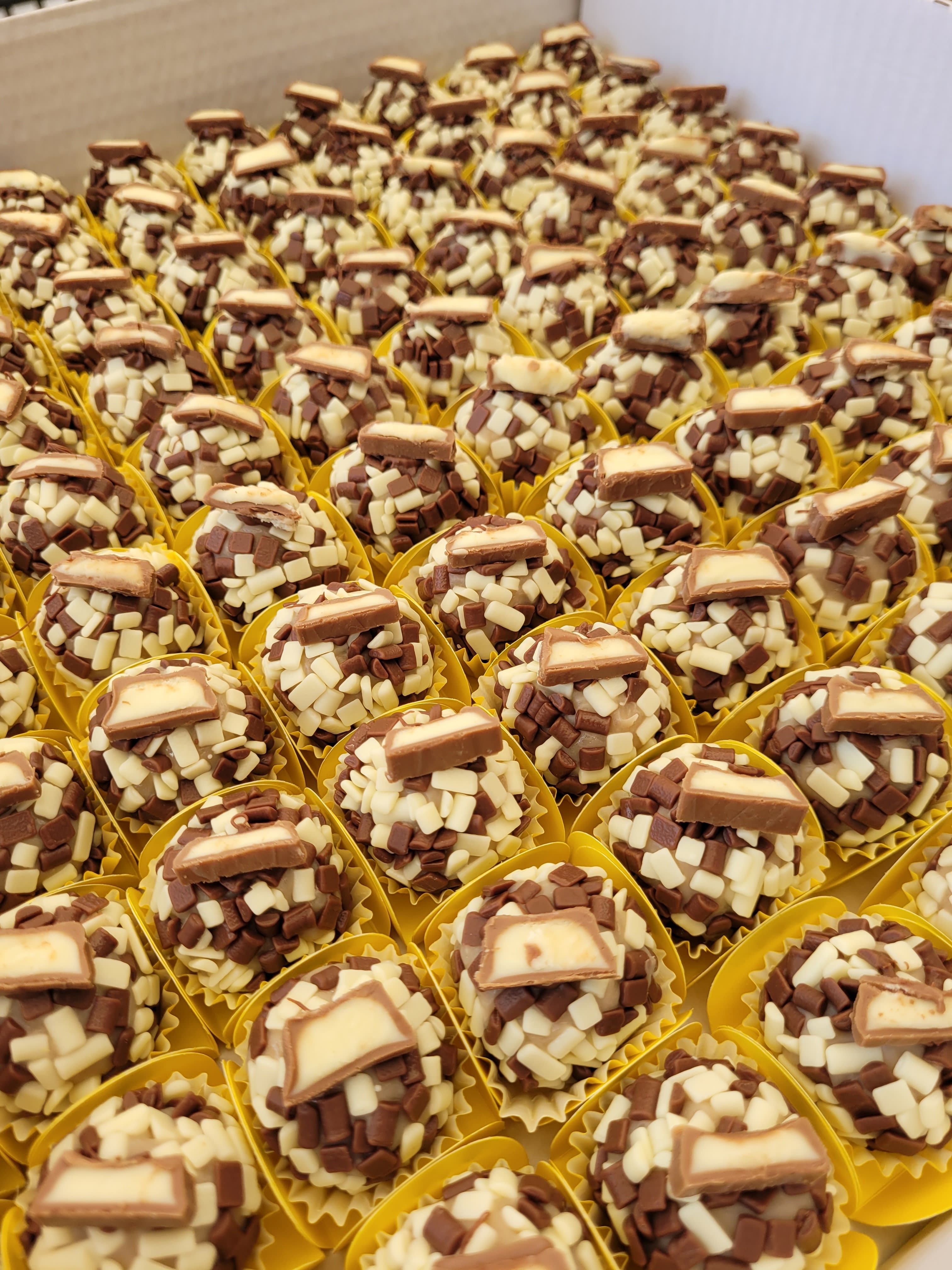 Caixa de brigadeiros gourmet Ceci Doces